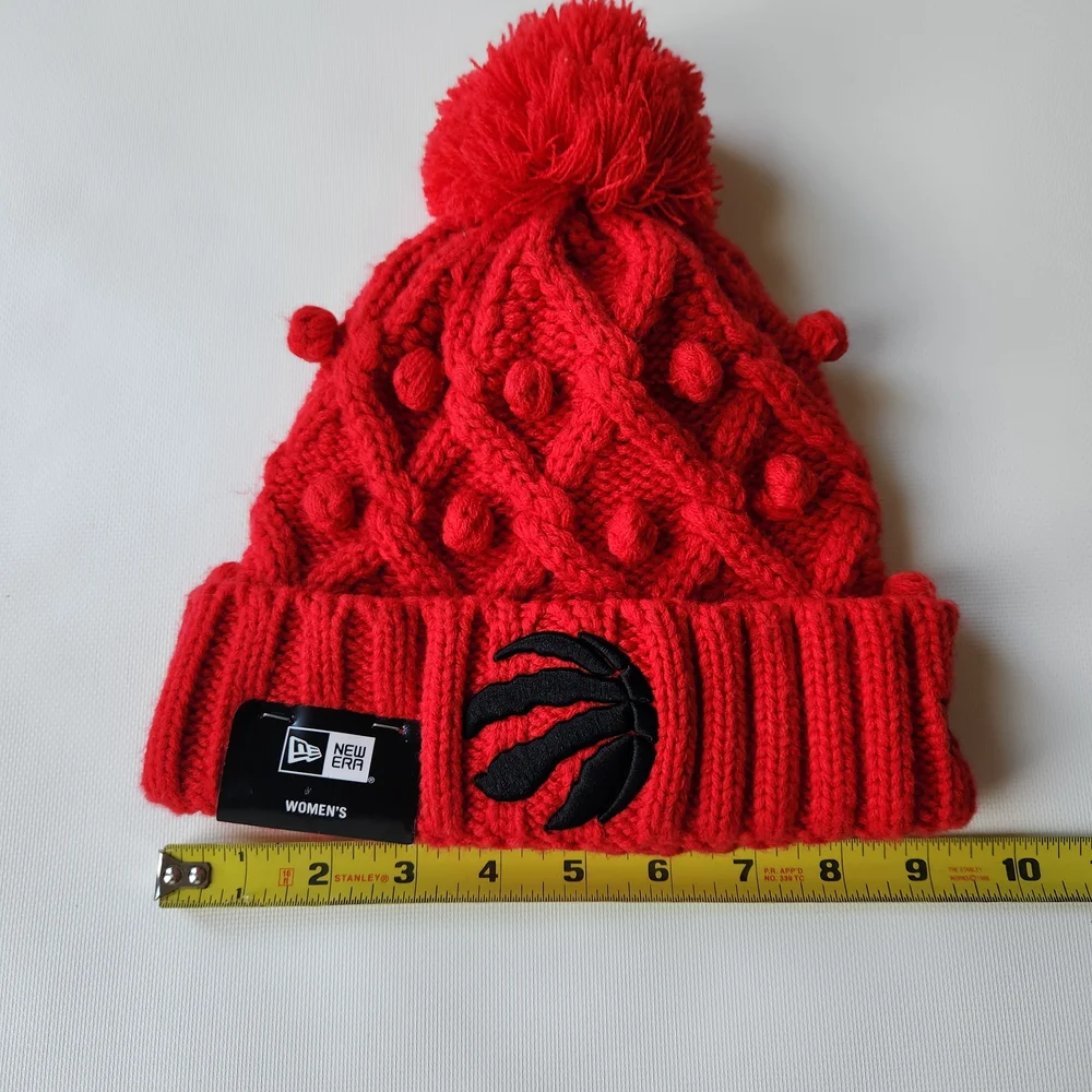 Red Cable Knit Pom-Pom Beanie with Logo New Era Toronto Raptors NWT - Picture 3 of 7